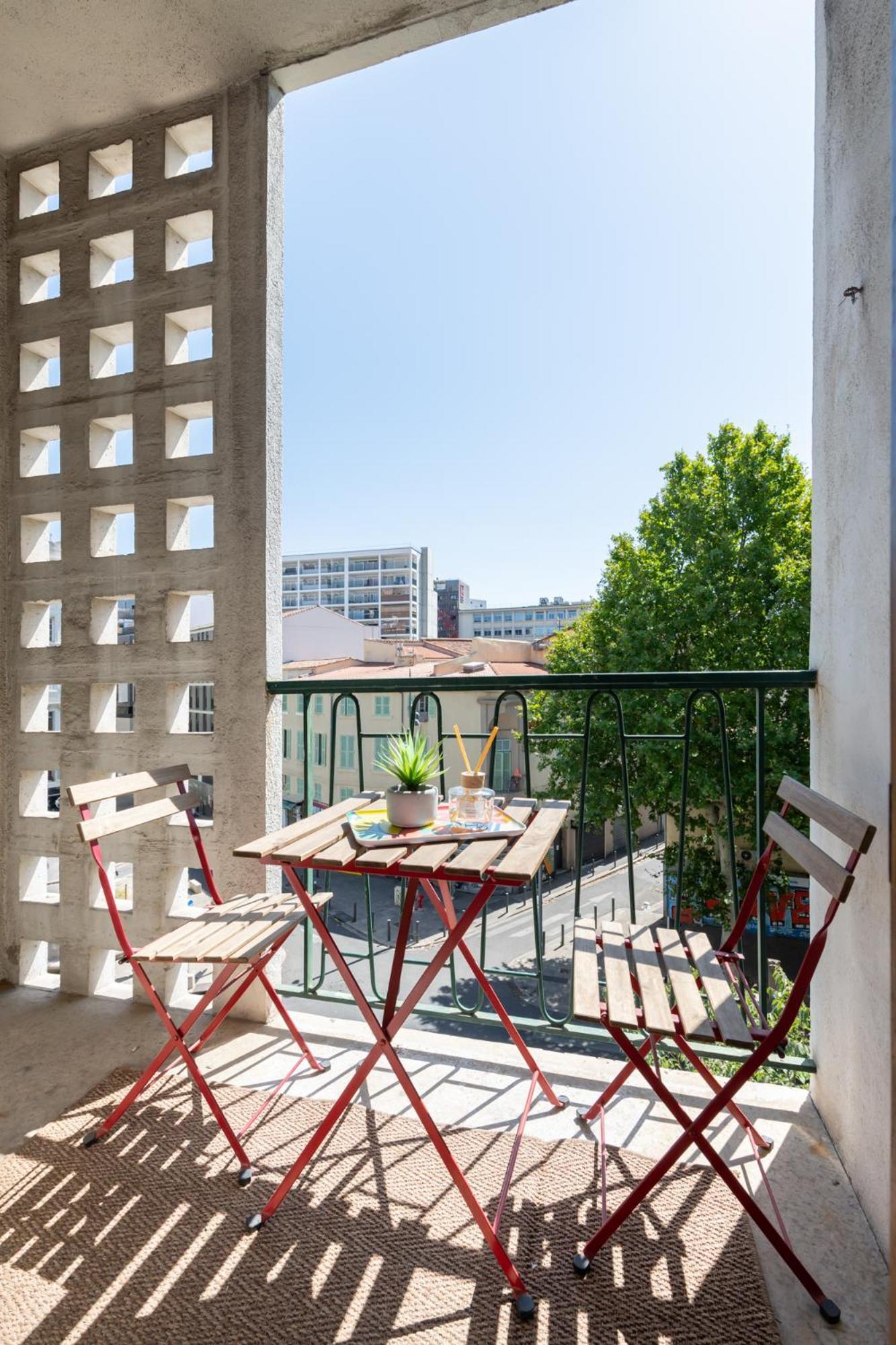 6 Personnes Marseille